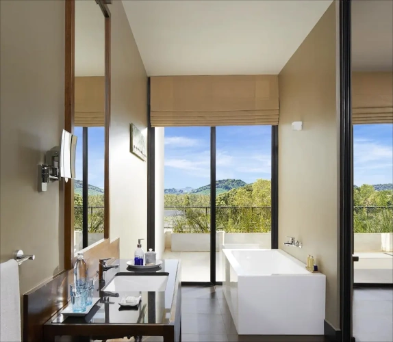 Suite with balcony