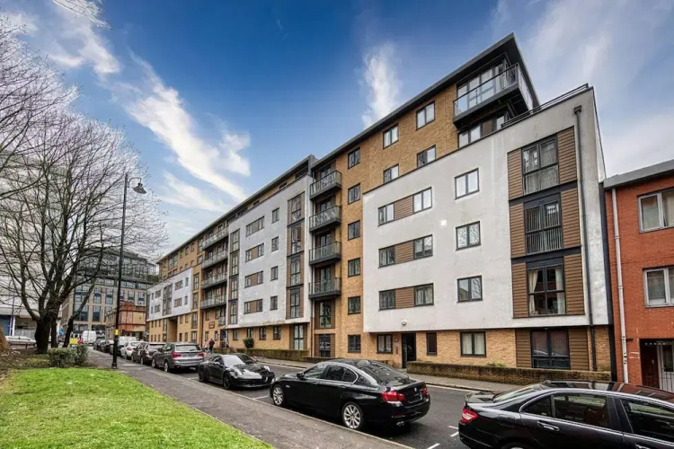 Spacious 2 Bed Apartment in Birmingham