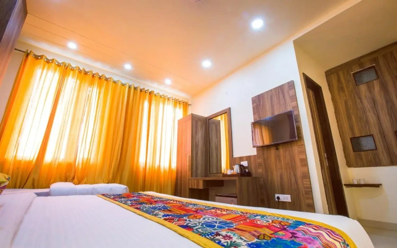 Standard Triple room