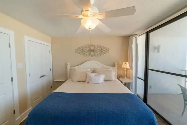 Leeward 403 at Edgewater