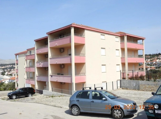 3 Bedrooms Apartment