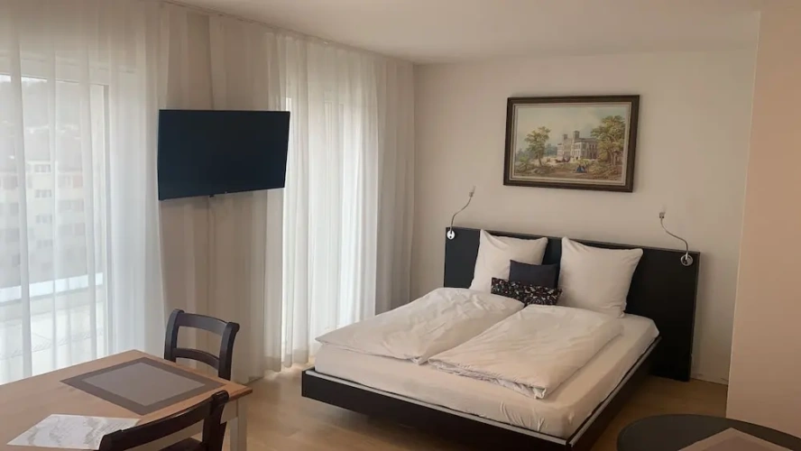 Deluxe Studio