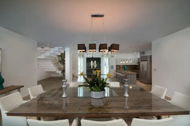 Crown Villas 4 bdrm
