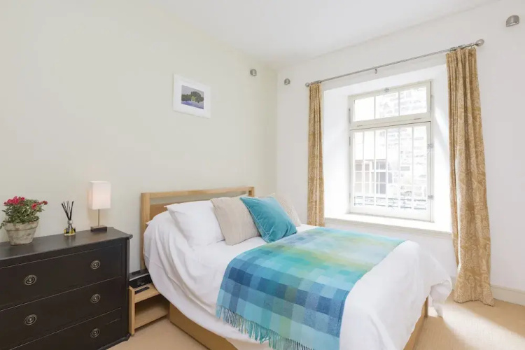 401 Thistle Street Apartment