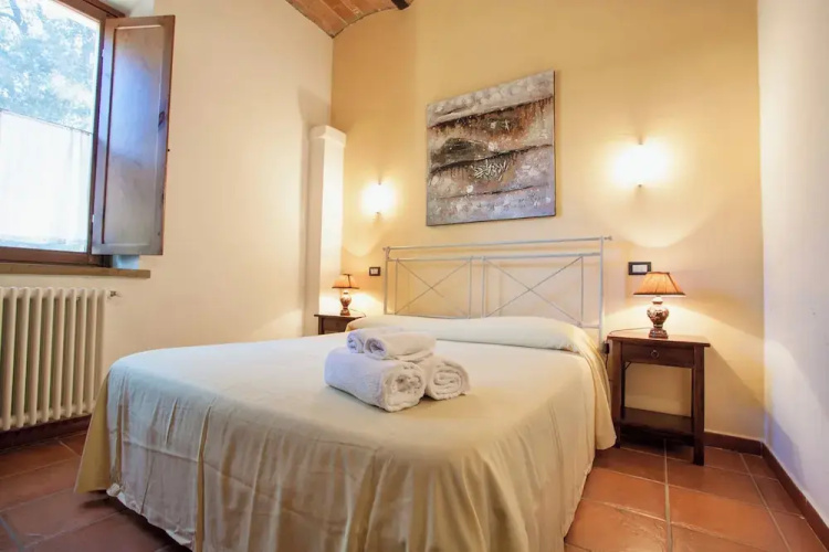 Resort with pool in Riparbella