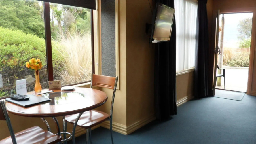 Red Tussock Motel