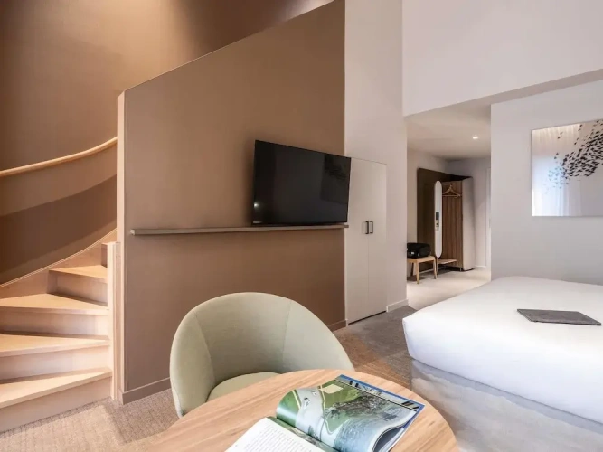 Deluxe Sextuple Suite