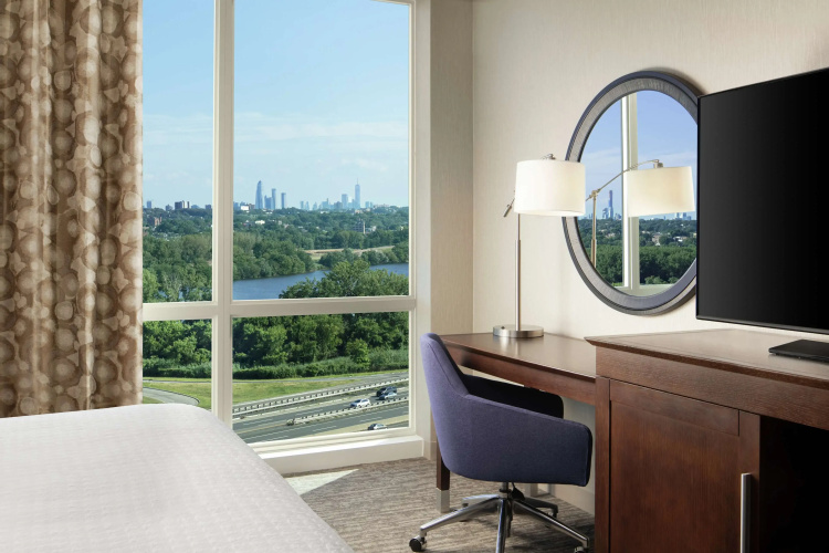 Hampton Inn & Suites Teaneck Glenpointe