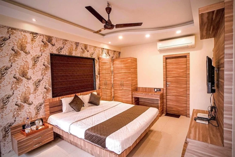 Superior Double room with balcony and with city view