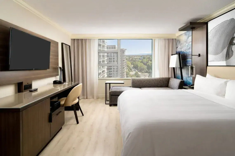 Standard Double Club room with city view