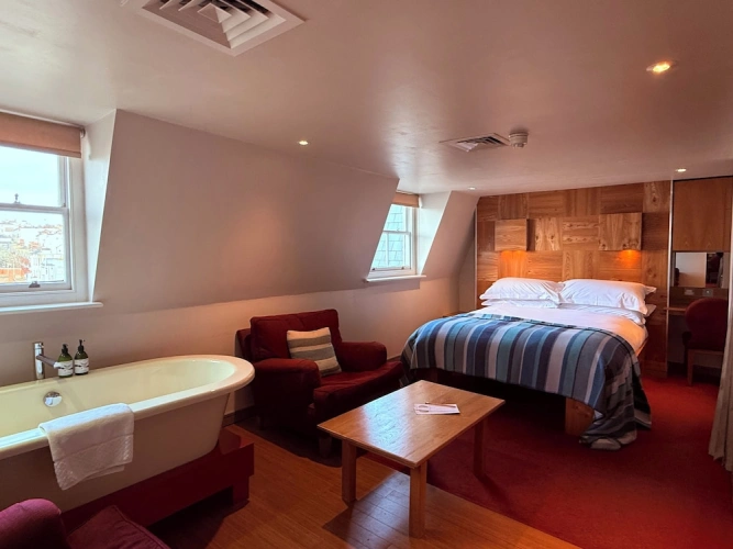 Standard Double room with city view