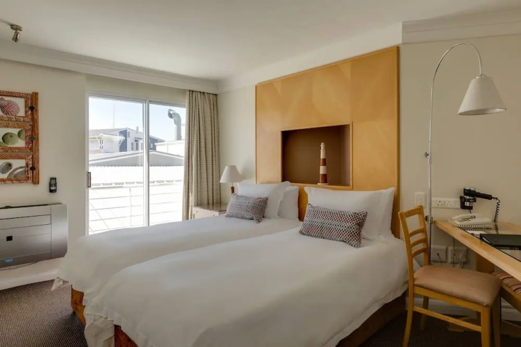 Standard Twin room with city view