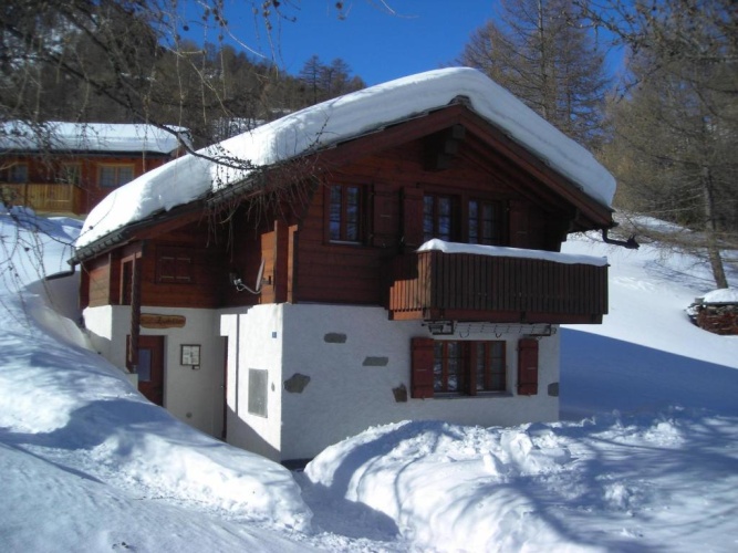 2 Bedrooms Chalet