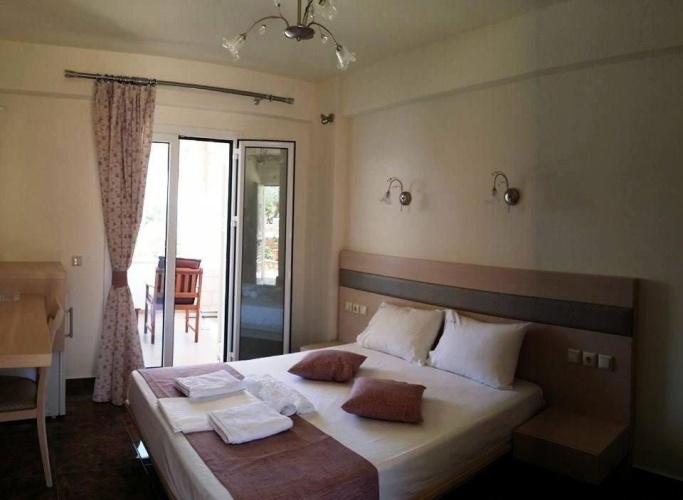 Standard Double room with partial sea view