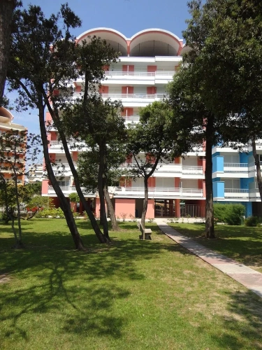 1 Bedroom Apartment with balcony and with garden view