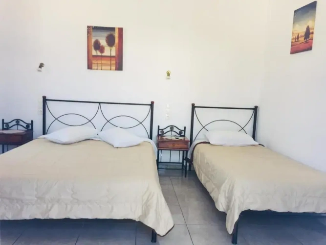 Standard Triple room