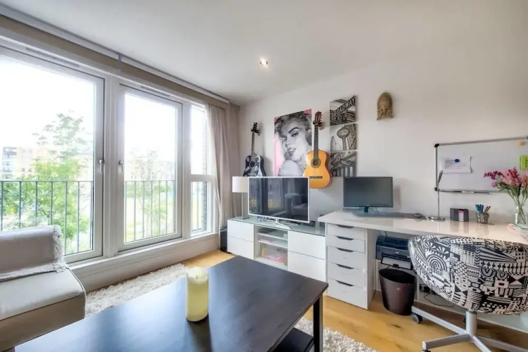 Bright, Modern 1 Bed in Melvin Walk