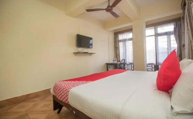 Gompus By OYO Rooms