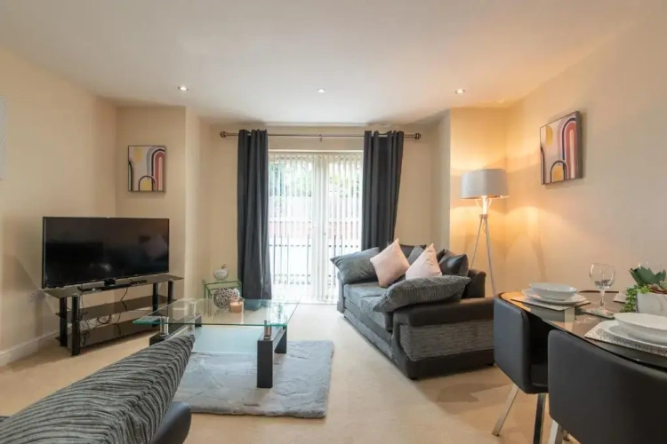 2 Bedrooms Apartment
