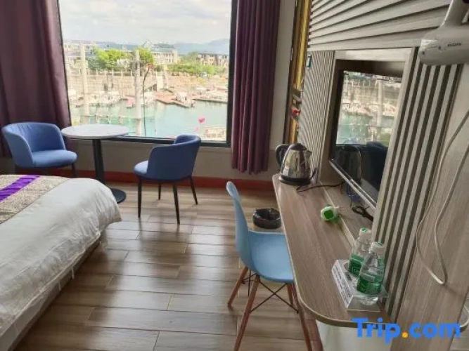Standard Double room with balcony and with lake view