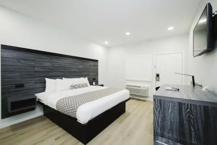 Sapphire Inn and Suites