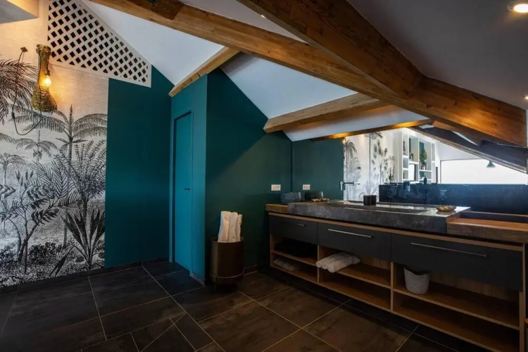 Remarkable 2-bed Apartment in Grand Case