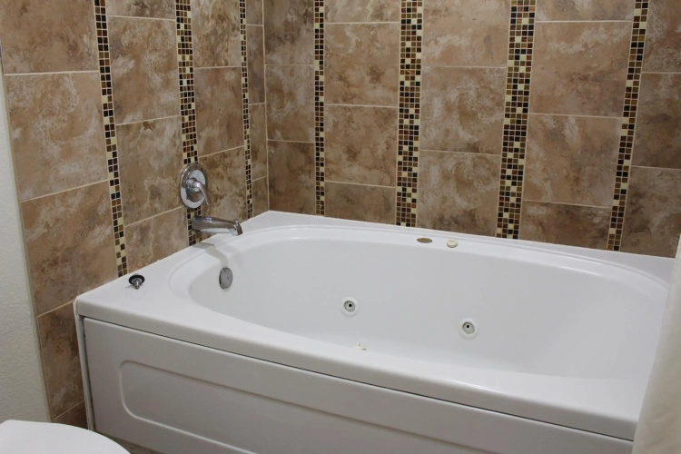Upper Lake Inn and Suites