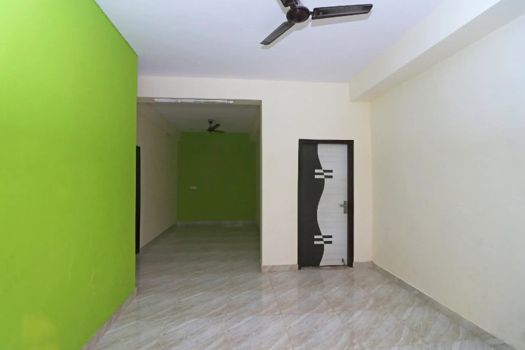 Oyo 28366 National Hotel