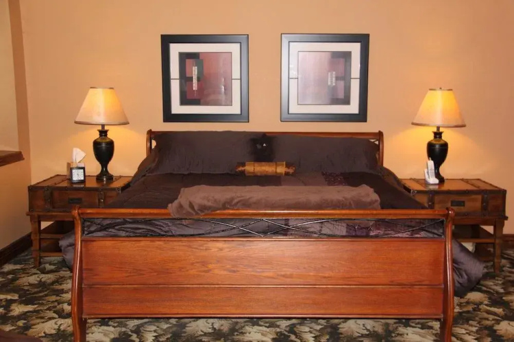 Caldwell Messenger Suites