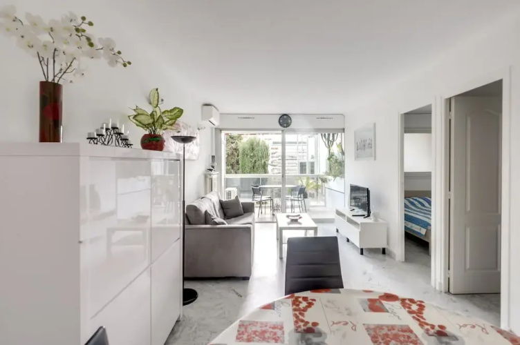 4 people apartment - AC and swimming pool by Weekome
