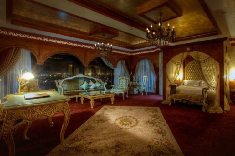 Darvishi Royal Hotel