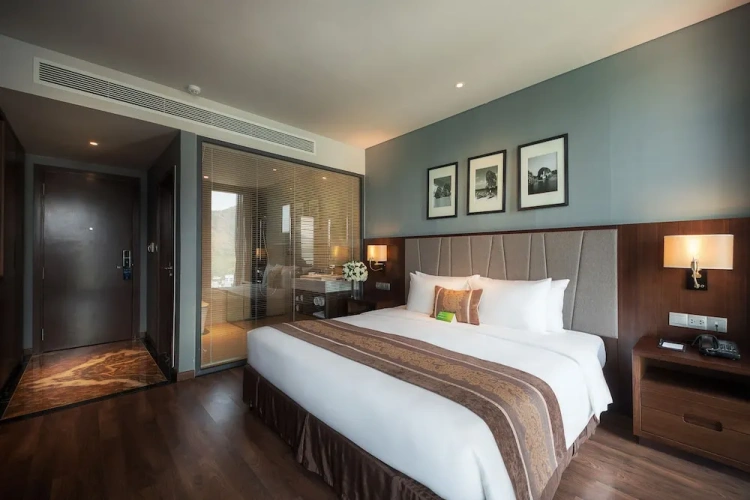 Superior Double room with partial ocean view