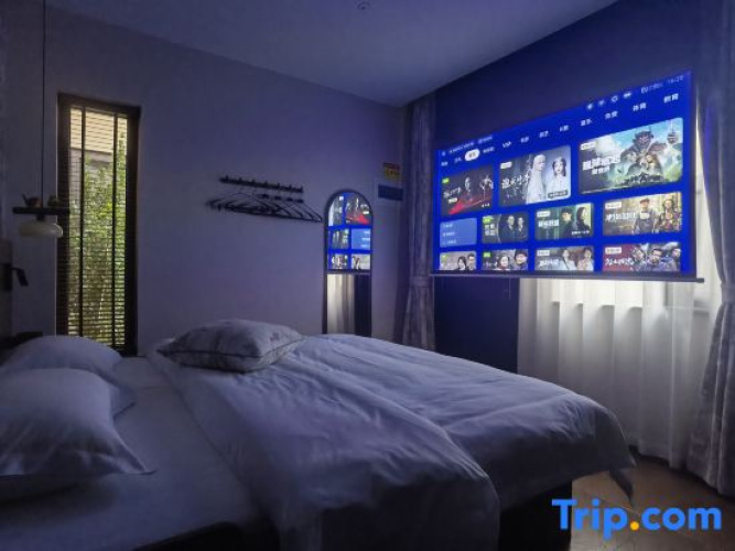 Holly Warm Castle Homestay