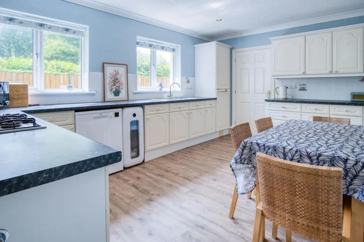 3 Bedrooms Cottage