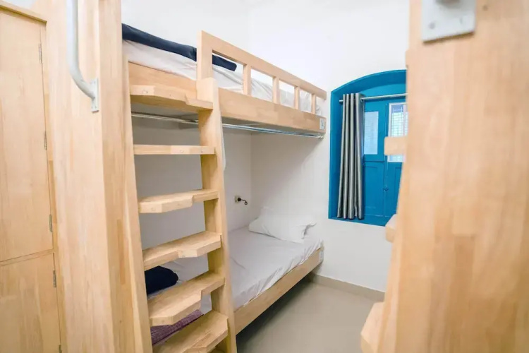 Roambay Hostels