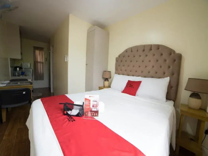 RedDoorz Plus @ Ruby Las Pinas Weekly Stay