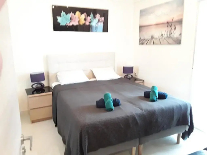 136 A First Line sleeps 6