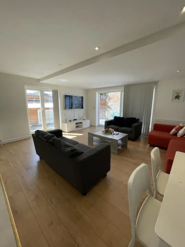 Impeccable 3-bed Apartment in London