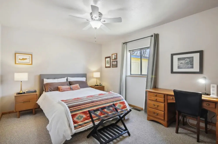 Single Tree Cottage - Walk to Downtown Chama!