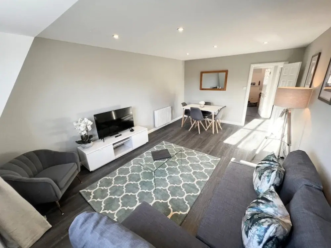 Beautiful central apartment with parking