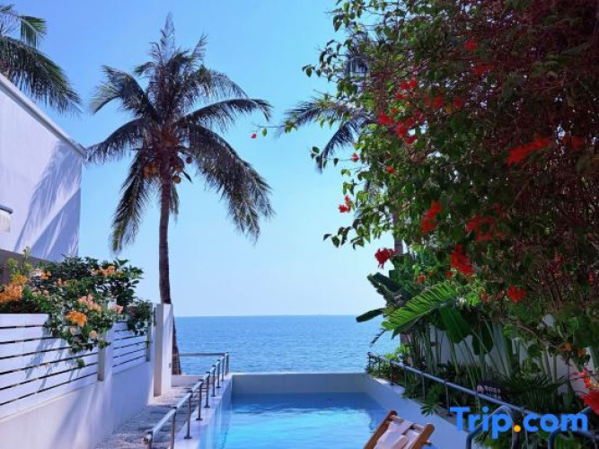 Floral Sea Courtyard Hotel/Accomodation