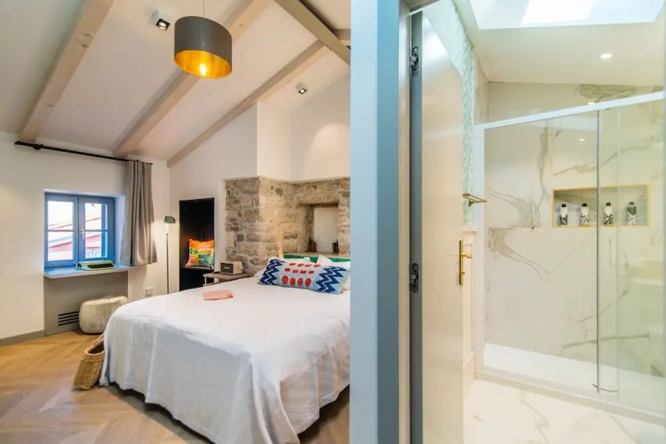 Deluxe Quadruple Family room