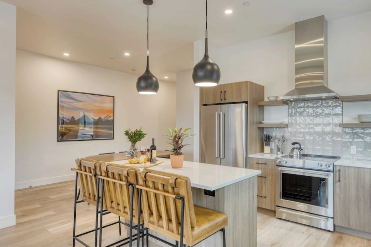5 Bedrooms Cottage