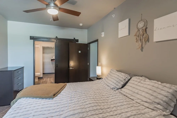 2 Bedrooms Apartment