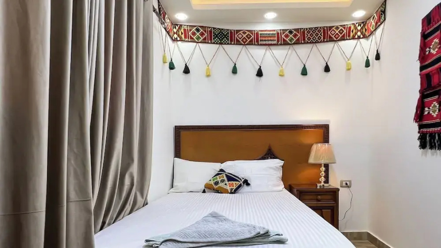 Atlantis pyramids Inn new