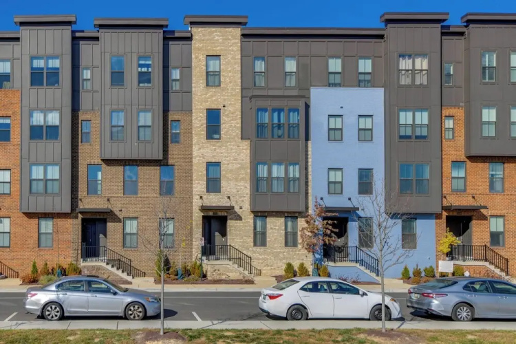 Townhome at Laurel Park: Modern & Spacious Getaway