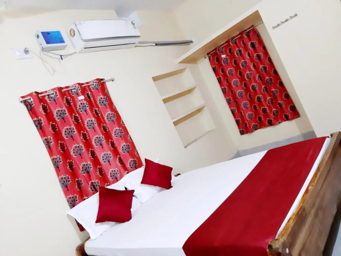 Goroomgo Maa Ugratara Lodge Puri