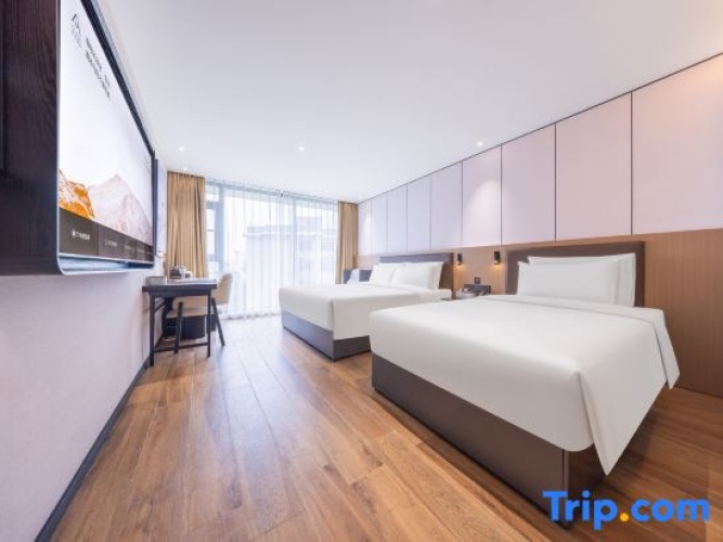Standard Double room with city view