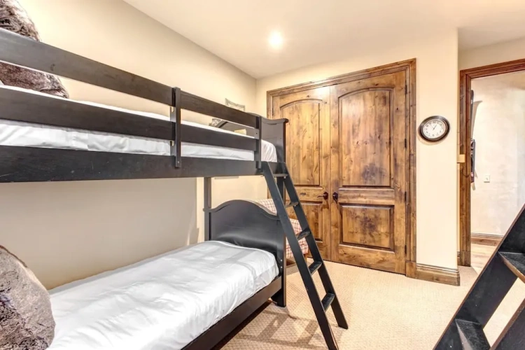 2 Bedrooms Standard room with balcony and with mountain view