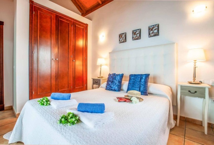 2 Bedrooms Villa